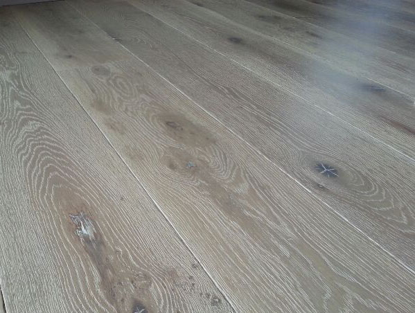 Oak brushed floor, light gray, DE grade